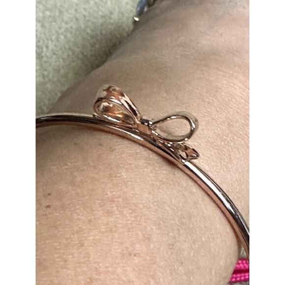 Kate Spade Gold Bow Skinny Bangle Women's Bracelet Jewelry - Picture 4 of 6